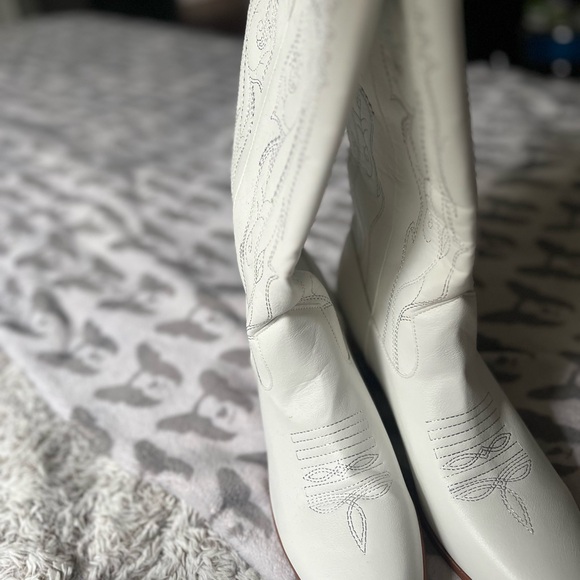 White Western Cowboy Boots - Picture 3 of 7
